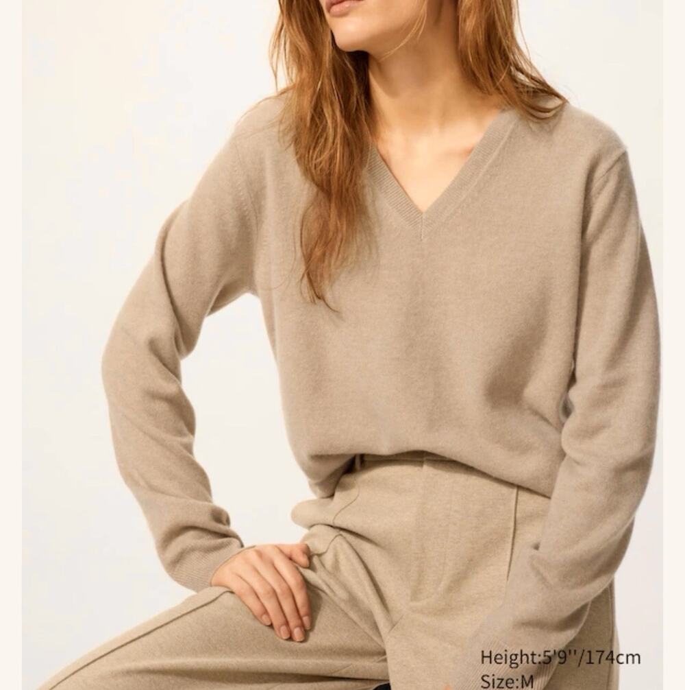 Uniqlo Women 100% Cashmere V Neck Sweater Warm Beige Size Medium